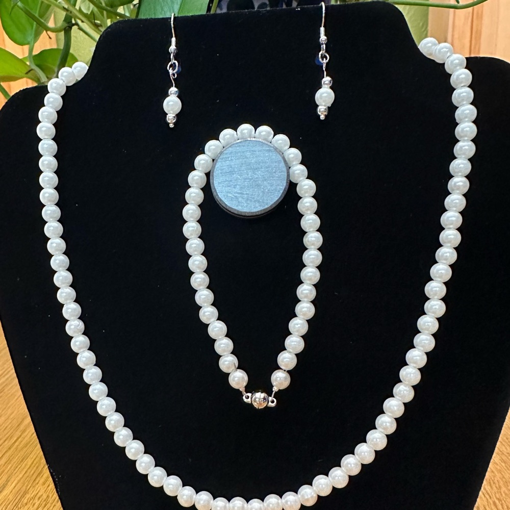 18.5” imitation pearl necklace with matching bracelet and earrings